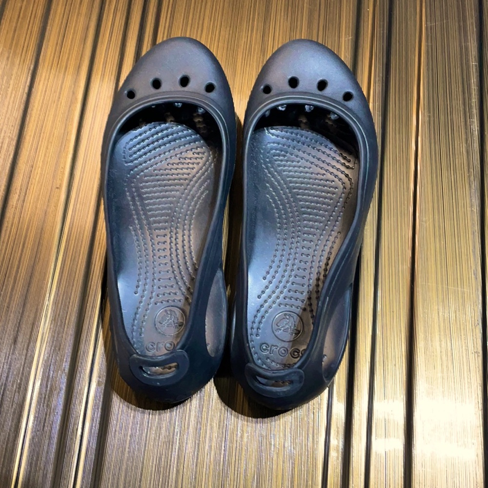 CROCS flats size 8
